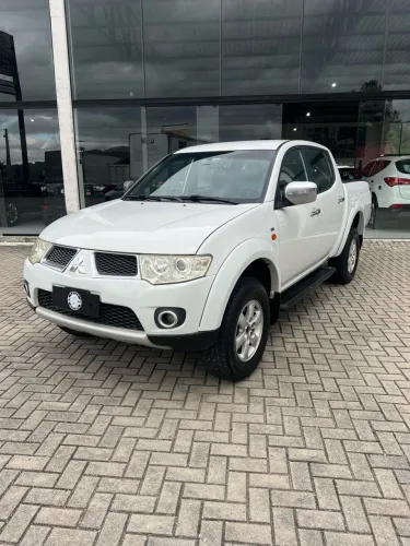 Mitsubishi L200 Triton HPE 3.2 CD TB Int.diesel AUT 2013