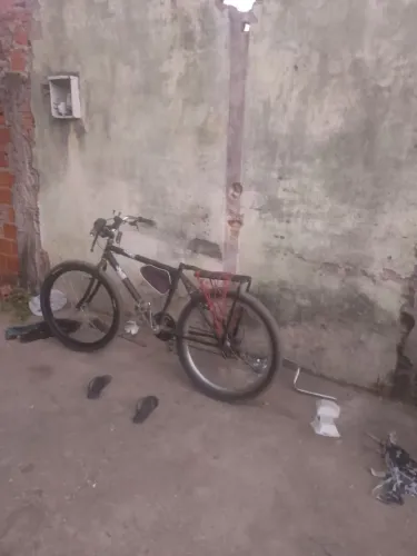 Bike com Guidão da 160 duas calhas vmax pneu praieiro na frente e na traseira balão