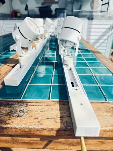 Trilhos de iluminação de 90cm cada