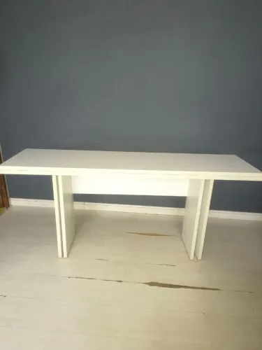 Mesa de madeira nobre com 1,60cm x 0,84cm