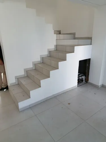 TORRANDO/ de 450 por 365mil sobrado com duas suite 