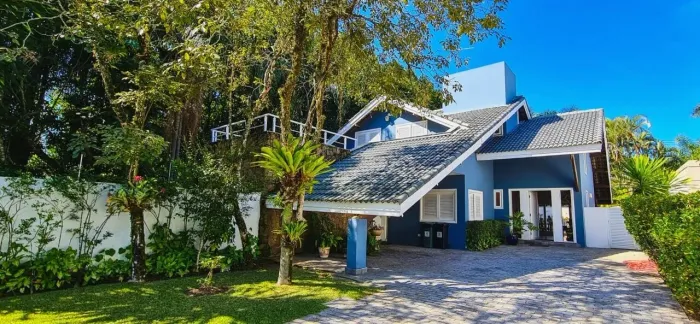 Casa A Venda Em Condomínio Fechado no Guarujá.