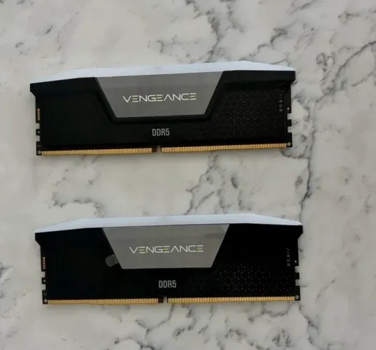 Vendo Memória Corsair DDR5 32GB (2x16) RGB 5800MHz (EXPO)