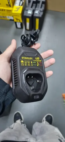 Carregador de Baterias 12v Stanley Novo