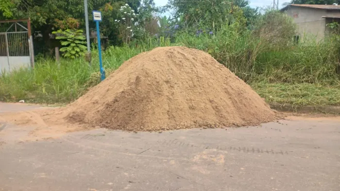 VENDO AREIA BARRO e BRITA 
