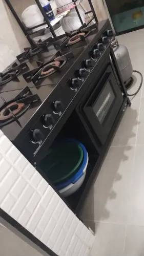 Fogão industrial 6 bocas com forno 70 litros marca venacio 4 meses de uso, está na garanti