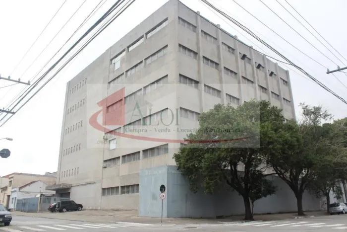 Prédio industrial (VENDA) LOCAÇÃO Na condição atual, consiste um edifício com 6 lajes e su