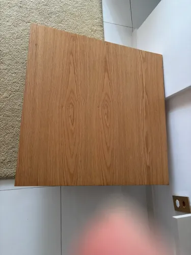 Mesa centro quadrada minimalista