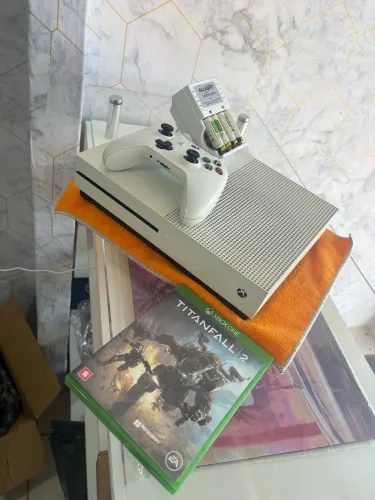 Xbox one s 750gb com GTA V