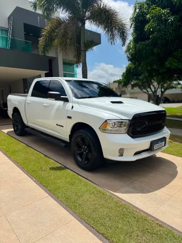 Ram Classic Laramie Night Edition 5.7 V8 16V Gasolina 4X4 Aut. 2022
