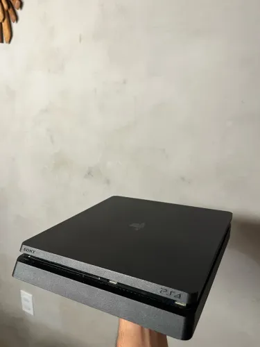 PS4 Slim 1TB + Jogos Originais em Ótimo Estado