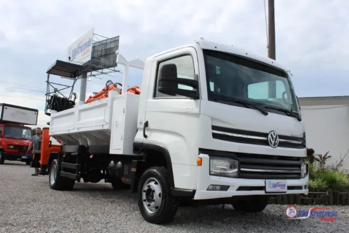 Vw 9-170 com escavadeira e basculante