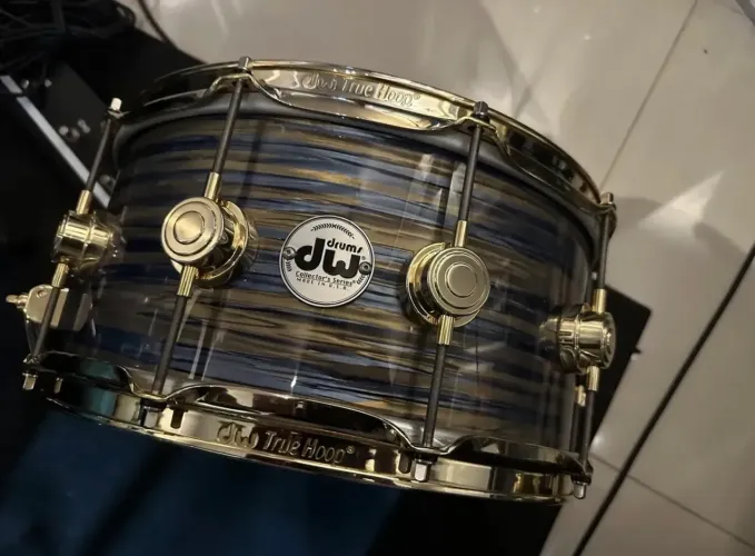 Caixa DW Collectors 14x6,5 Maple Gold Hardware Peacock Oyster Note A