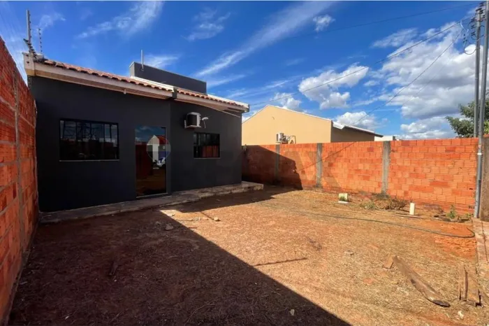 Casa Moderna e Aconchegante à Venda em Pedra Preta