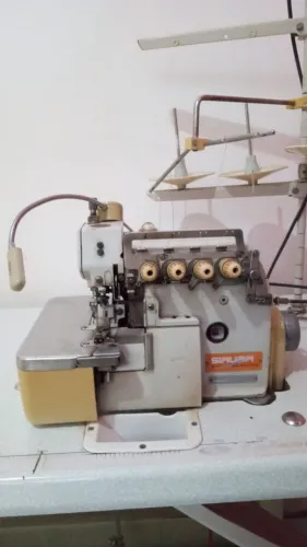 Máquina de costura overloque
