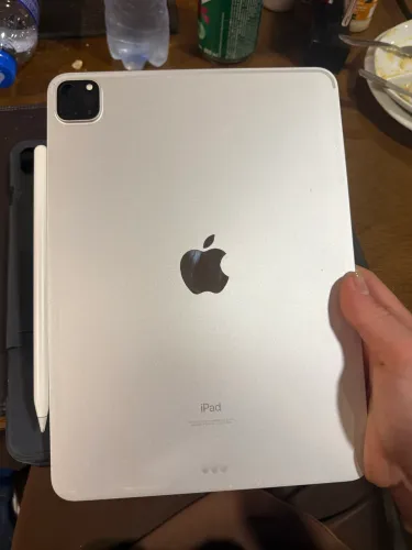 iPad Pro 2021 M1 + Apple Pencil + teclado Bluetooth Logitech