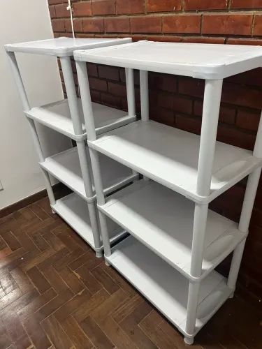 Estantes de plástico