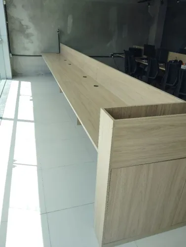Mesa coworking 6m com tomada