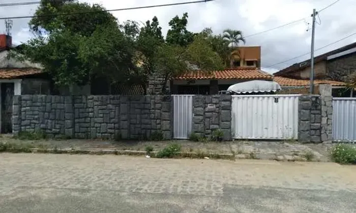 ¨ VENDE-SE UMA CASA NO BAIRRO DE PARNAMIRIN VALOR R$ 240.000
