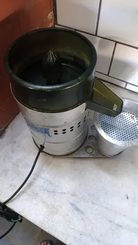Espremedor de frutas profissional