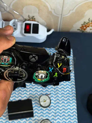 Controle Xbox one com detalhes