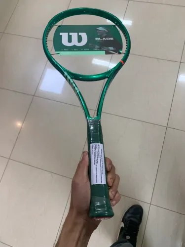 Raquete de tenis Wilson Blade 100UL lacrada