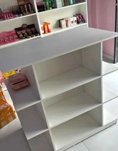 Ilha comercial para centro de loja em mdf