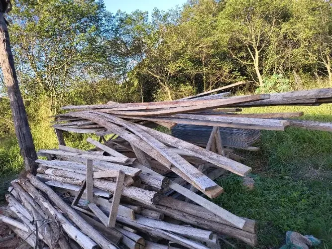 Tapume telhas,escoras e guias 150 telhas 30 escoras 12 quias