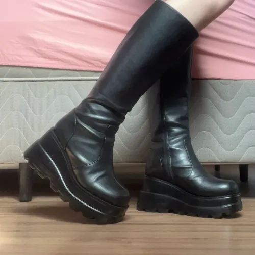 Bota Feminina Cano Alto Longo Plataforma Salto Tratorada Preta Estilo Punk (Tam. 39)
