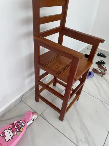 Vendo Cadeira de refeição infantil, em madeira