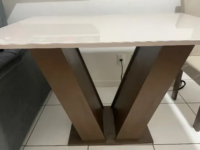 Mesa de jantar nova com 4 cadeiras