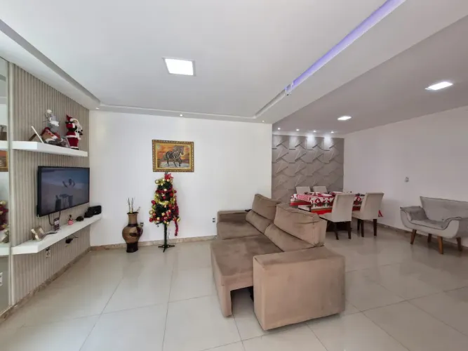 Linda Casa Térrea 3/4 Sendo 1 Suíte com Piscina privativa em Vilas