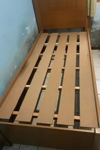 Cama de solteiro semi nova 