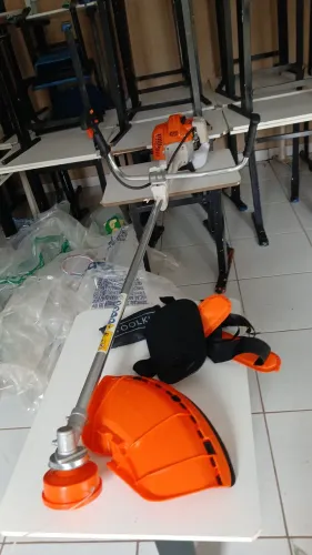 Vende-se roçadeira nunca foi usada, zero bala.  Modelo 380.  * zap