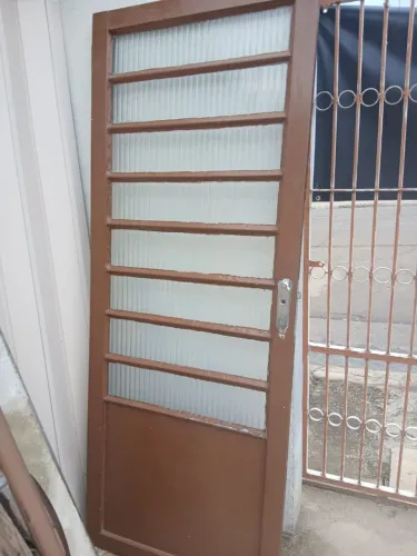 Porta de ferro de 0.80 com vidro