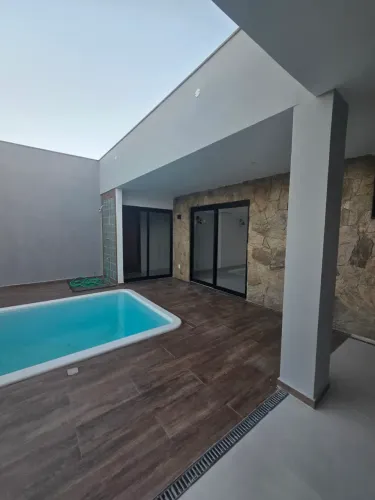 ALugo ou Vendo casa linear de 4 qts em condomínio Alphaville Rio das Ostras