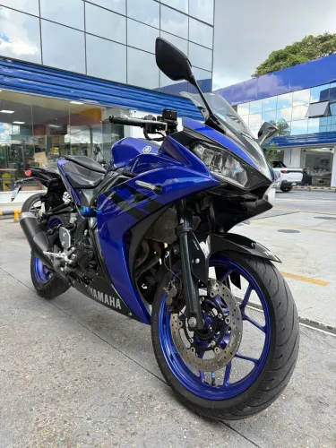 MOTO YAMAHA YZF R-3 321 ABS