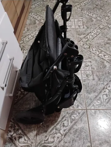 Carrinho de bebê 300,00