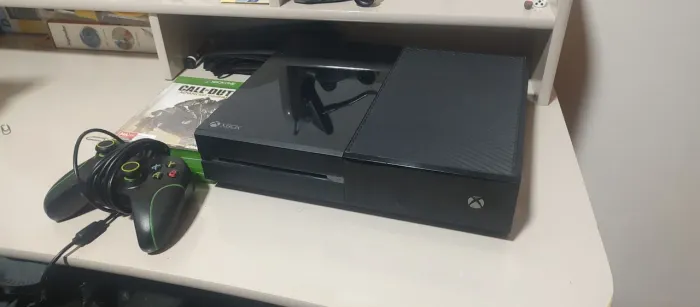Xbox one com controle e jogos