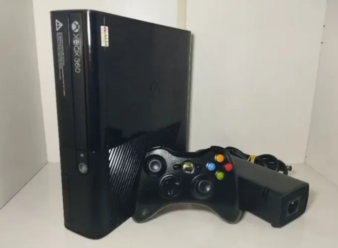 Xbox 360 Desbloqueado RGH - HD 250GB (Mais de 70 Jogos) + Controle Original
