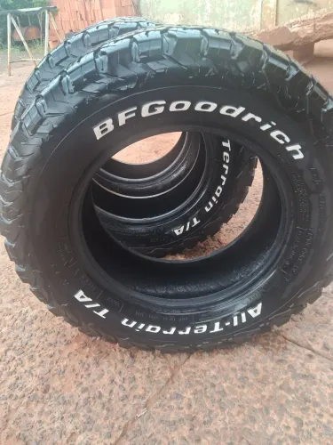 PNEUS 265/65/R17. 4 PNEUS SEMI NOVO(5800,00) EXCELENTE ESTADO