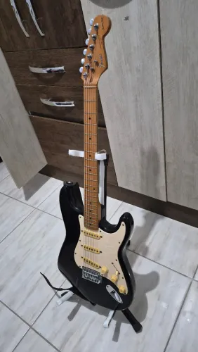 Guitarra fender souther cross original em ótimas condições, blindada, regulada por luthie
