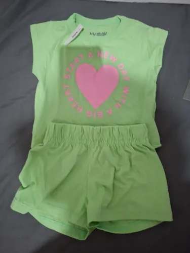 Conjunto verde short e camisa, tamanho 2 - Dia das Crianças