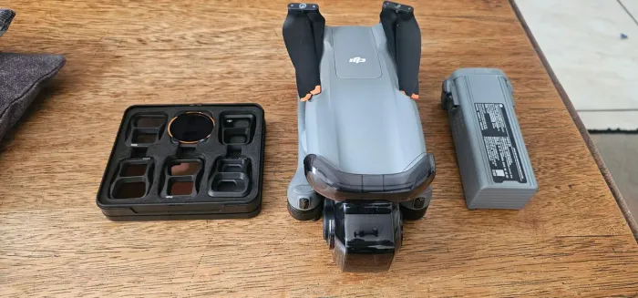 DJI AIR 3 + 2 BATERIAS E ACESSÓRIOS 
