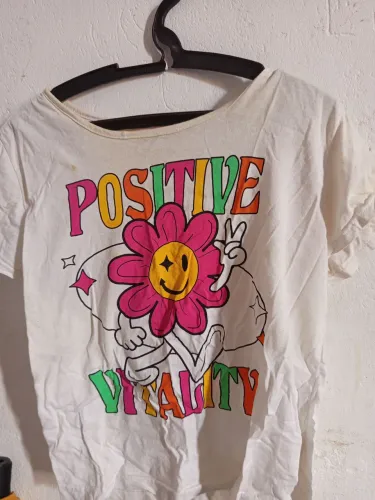 Blusa branca de florzinha+ blusa branca listrada 10R$