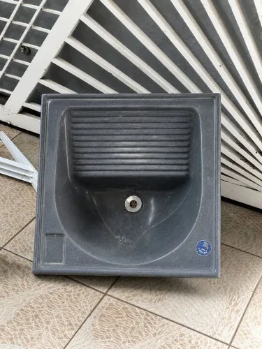 Pia de cozinha, de banheiro, e lavanderia.