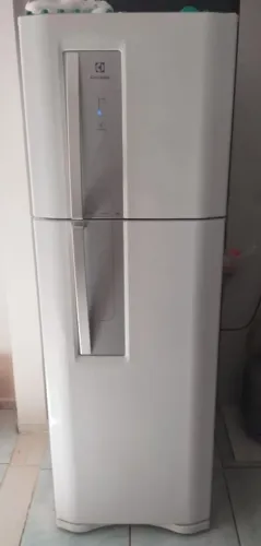Vendo geladeira Eletrolux painel digital 