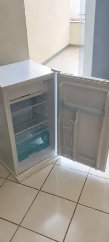 Frigobar 93 litros branco Midea