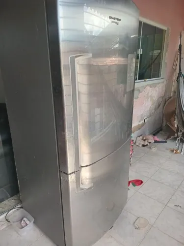 Promoção Vendo geladeira inverse  inox semi nova toda boa 1600 reais pra hoje