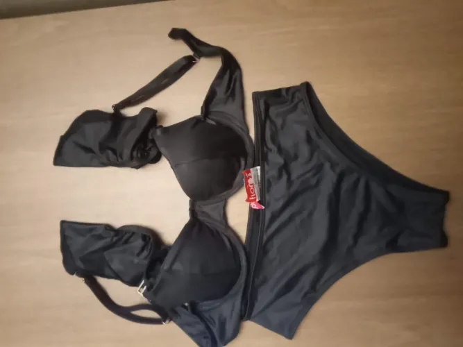 Biquíni preto tamanho G..veste M